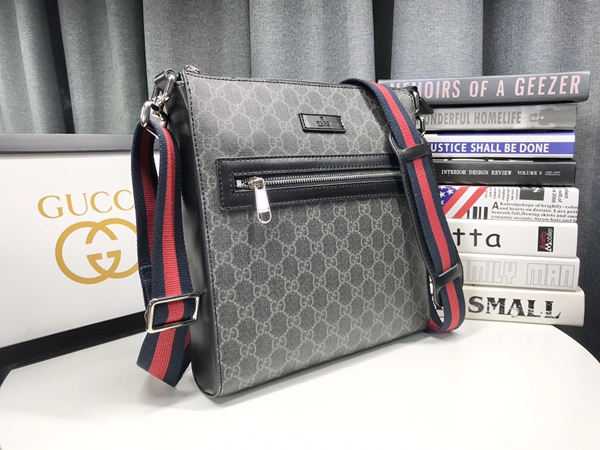 激安グッチバッグコピー背面デザイン